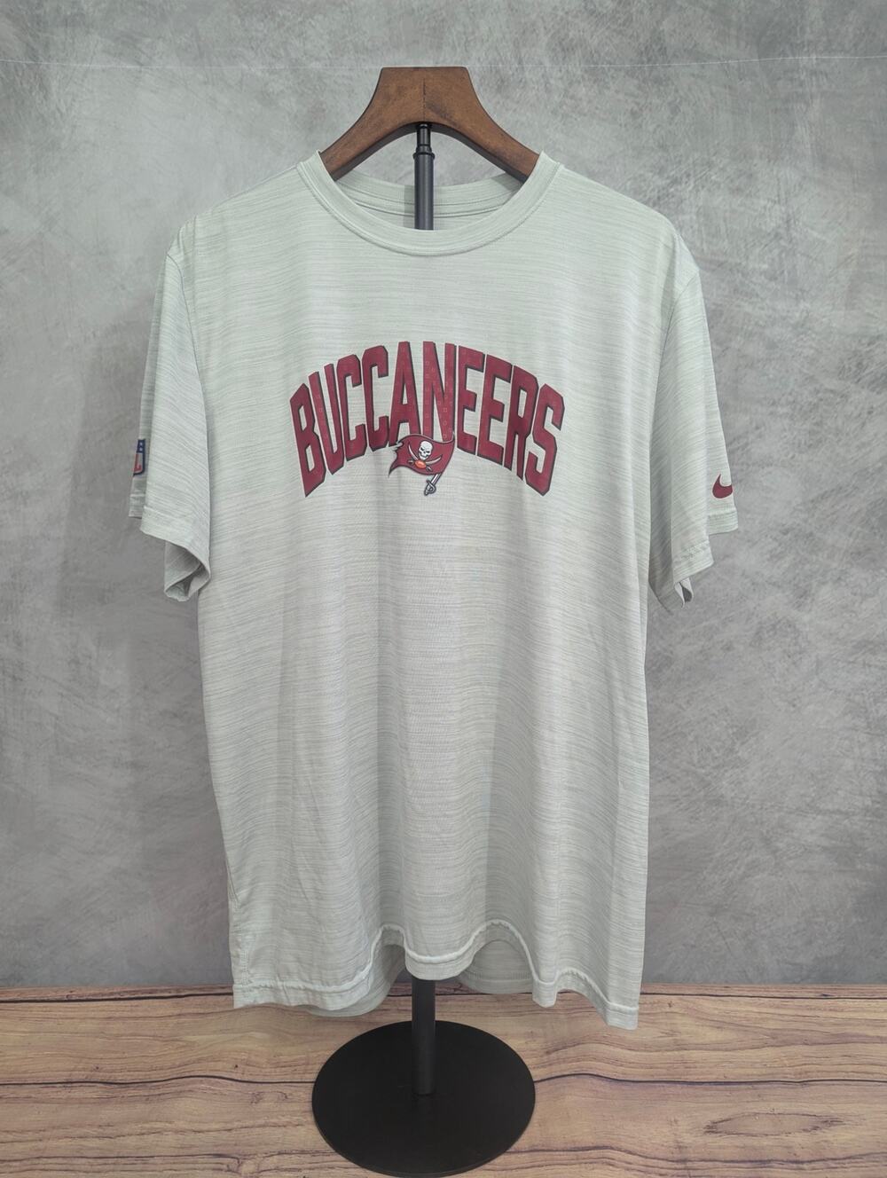 Nike NFL Buccaneers Dri‑Fit On‑Field Tee XL – Gray Performance Shirt